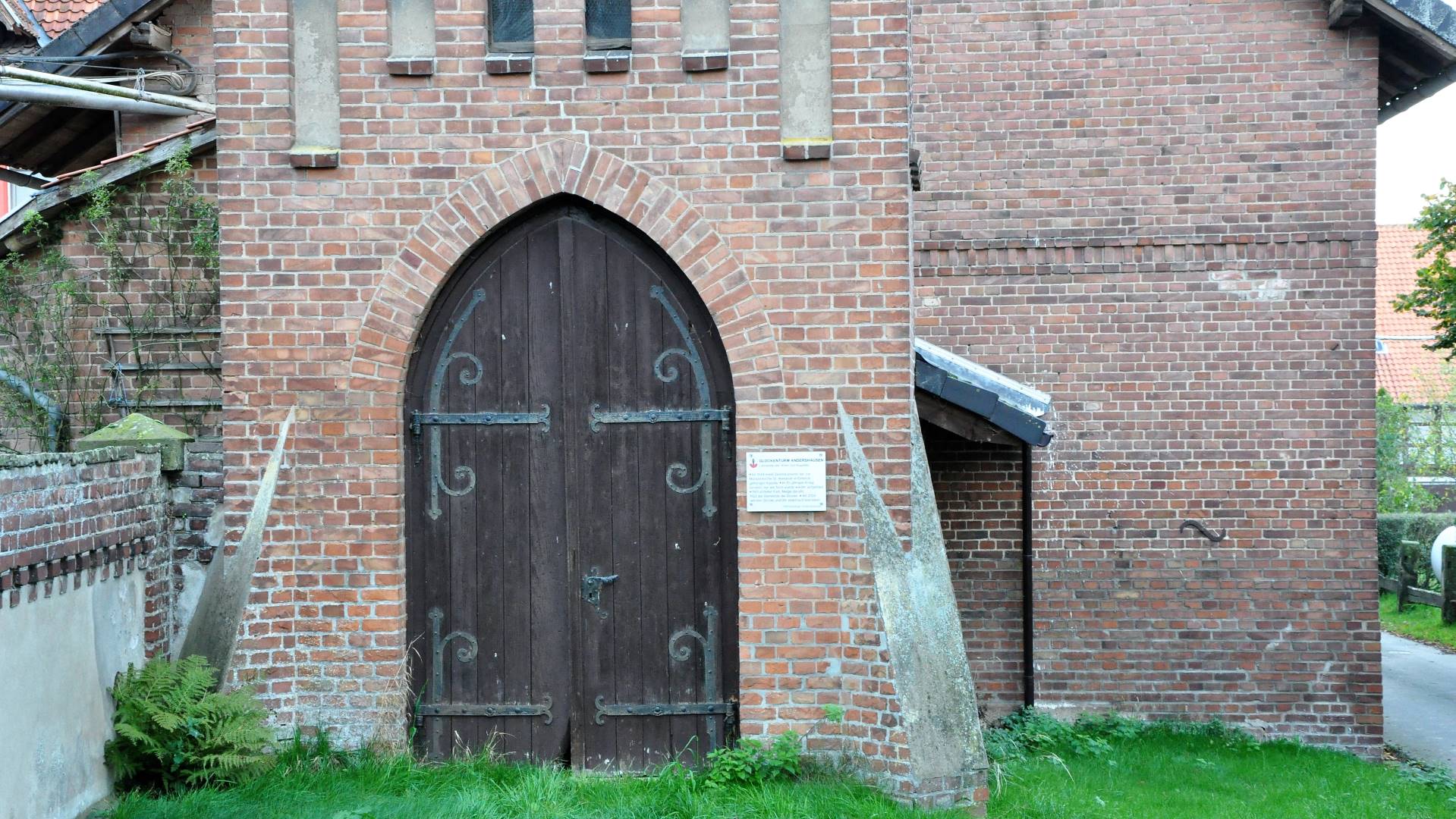 Neogotische Eingangstür